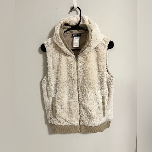 Patagonia Jackets & Blazers - Patagonia Conejo Faux Fur Hooded Vest Size M Women’s Full Zip Front Ribbed Hem